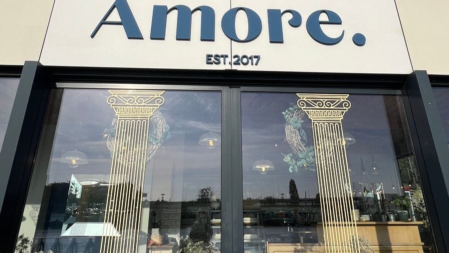AMORE.
