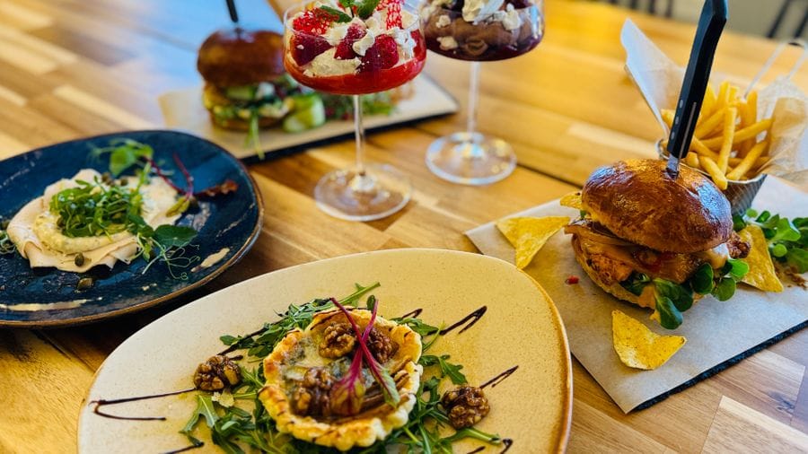 Family Restaurant & Cafe